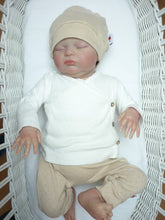 Afbeelding in Gallery-weergave laden, New Born Set Pointelle (2-delig) Broekje en Mutsje Beige
